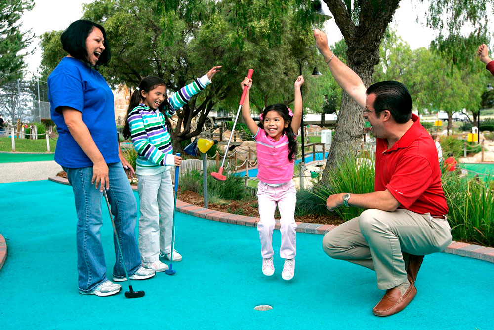Families enjoying mini golf during kids birthday parties with games and fun for all ages in Murrieta and Temecula.